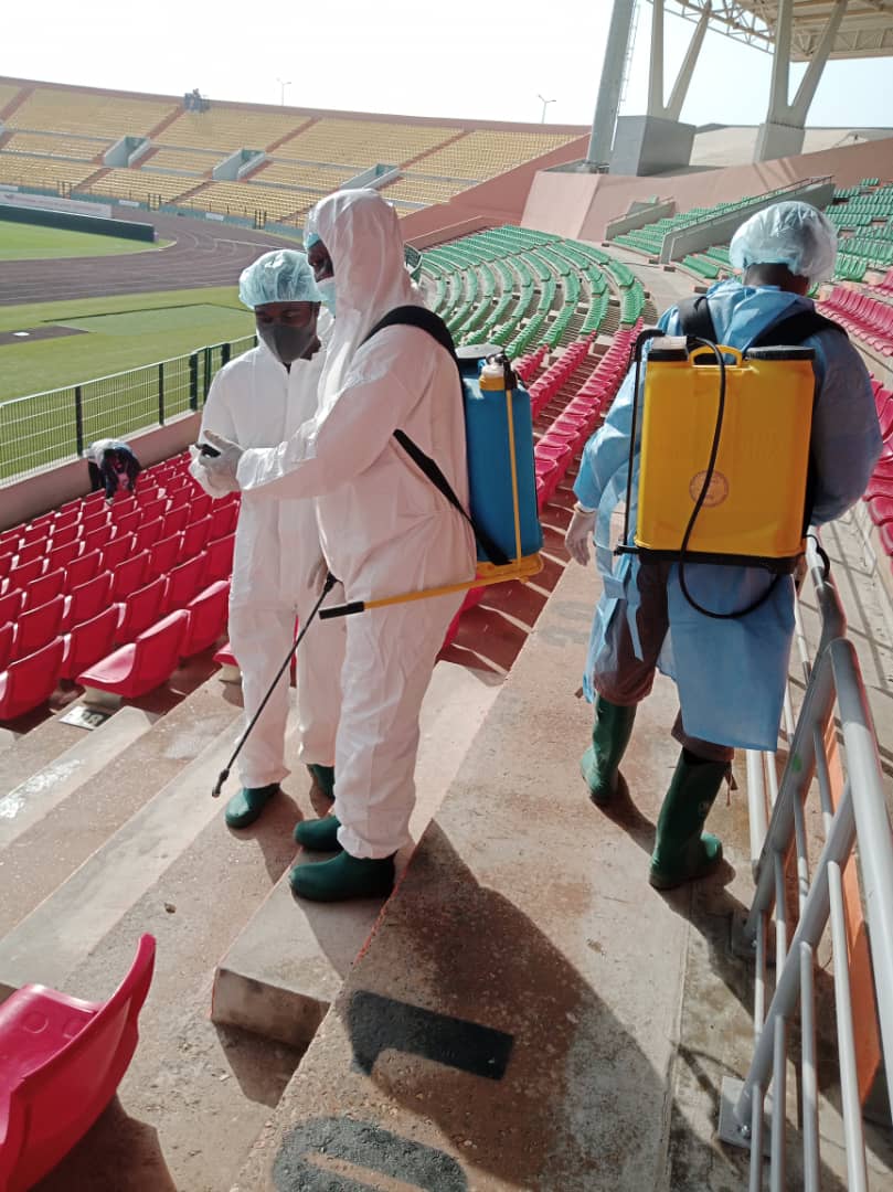 doualanow's tweet photo. Mes amitiés aux personnels de santé qui désinfectent nos stades en cette période #CAN2021 
Ici c'est au stade  Roumde Adjia de Garoua. Regarder un match dans un lieu propre et sain! C'est important!
Force à vous !!!

#bloggerswithoutcovid19
#Health

#Hygiene https://t.co/tVDrr6ki7u