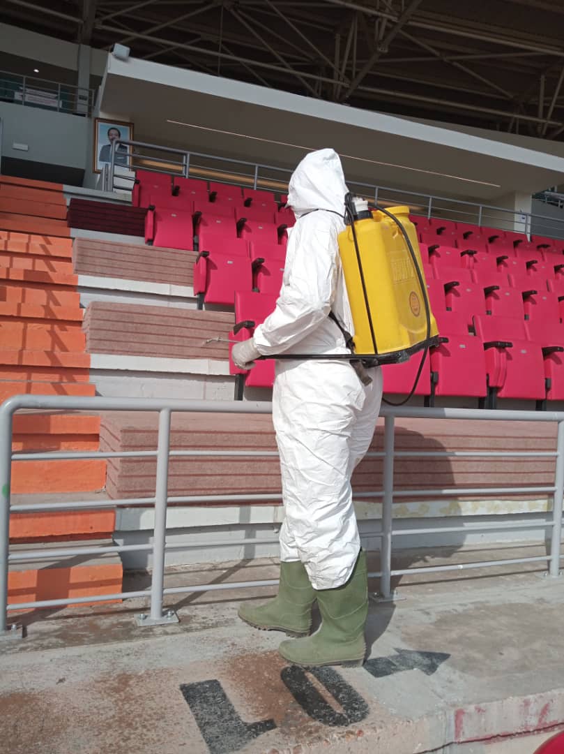 doualanow's tweet photo. Mes amitiés aux personnels de santé qui désinfectent nos stades en cette période #CAN2021 
Ici c'est au stade  Roumde Adjia de Garoua. Regarder un match dans un lieu propre et sain! C'est important!
Force à vous !!!

#bloggerswithoutcovid19
#Health

#Hygiene https://t.co/tVDrr6ki7u
