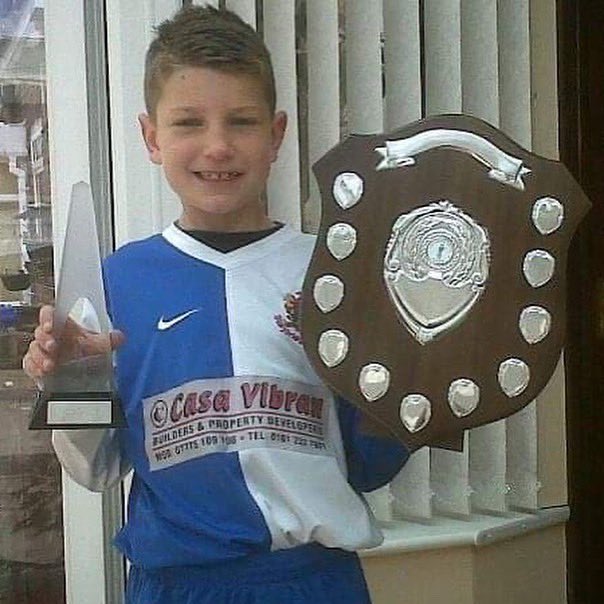Former Celtic Junior Rhys Bennett has signed his first professional contract with Manchester United. 

Rhys started his football journey with us in 2009 before joining Utd at under 9s.

We’re all really proud of you Rhys!

#Grassroots #celticfamily #ManUtd #DreamBig #football