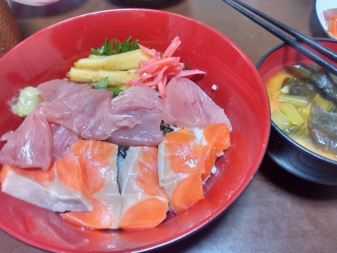 値引き品で海鮮丼をつくったよ 