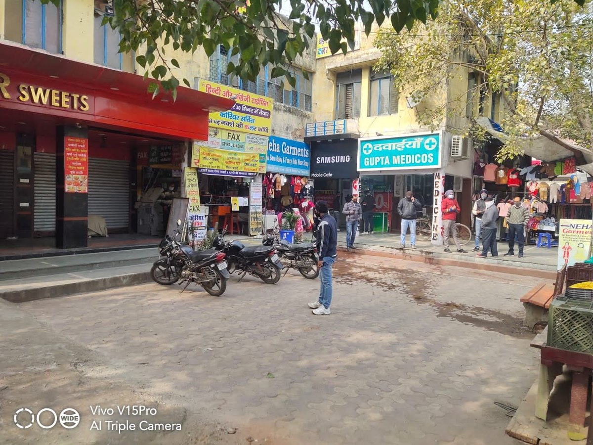 #MyCleanIndia <a href="/LtGovDelhi/">LG Delhi</a> <a href="/SwachhBharatGov/">Swachh Bharat Urban</a> <a href="/Secretary_MoHUA/">Srinivas Katikithala</a>  #AmritMahotsav <a href="/MoHUA_India/">Ministry of Housing and Urban Affairs</a> #SwachhSurvekshan2022EDMC
(ULB CODE 900118)
Today EDMC conducted cleanliness drive in commercial area to maintain cleanliness (H pocket, DDA market, Dilshad Garden  ward no 29 E)