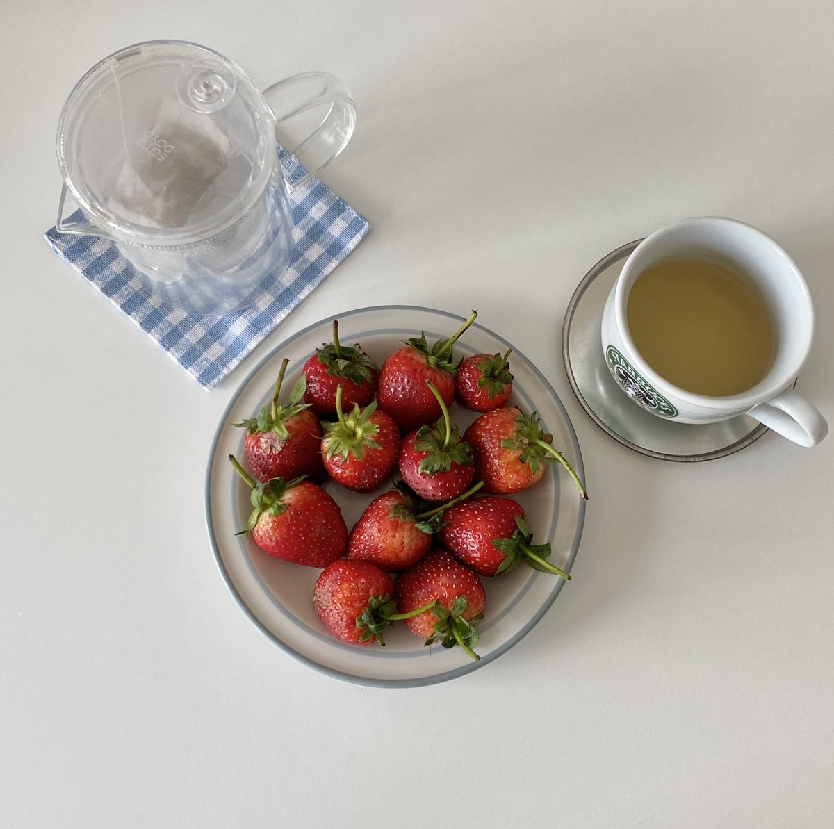 sevensundae's tweet image. 𝚏𝚊𝚟𝚘𝚛𝚒𝚝𝚎 𝚋𝚛𝚞𝚗𝚌𝚑🍓🫐☕️