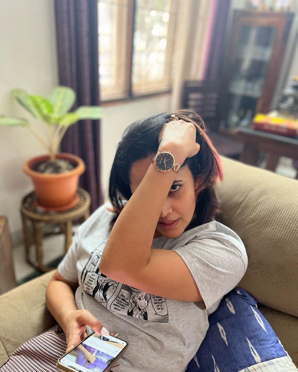kamarani23's tweet photo. ఏంట్రా ఇంట్లో ఉంటే అలాంటి pics పంపిస్తావ్ నేను ఏం అయిపోవాలి https://t.co/XcbT6VVJPG