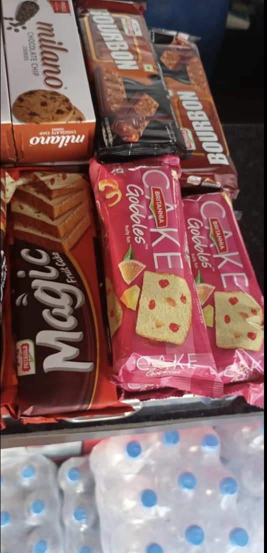 LUCILAPEO's tweet image. महोदय उत्तर मध्य रेलवे मुख्यालय द्वारा दिये गए अप्रूवल में कंपनियों द्वारा मनमानी की जा रही है रेलवे द्वारा अप्रूवल किसी का दिया  और कंपनियों द्वारा अन्य ब्रांड बेचे जा रहे है जो
अवैध है कृपया कार्यवाही करें
@AshwiniVaishnaw
 @GMNCR1 @RailMinIndia @drmncrald @DrmJhansi
@DRM_Agra