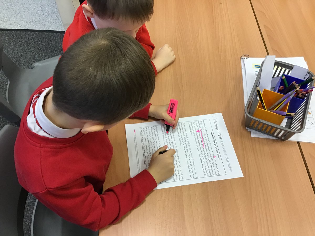 KingswayPAYear1's tweet photo. Year 1 are busy finding features in a text that we can try to use in our own stories. We are busy borrowing them and putting them on our working wall for us to use. #SimmscrossEnglish @LiteracyCounts1 https://t.co/EbL22nUvJ3