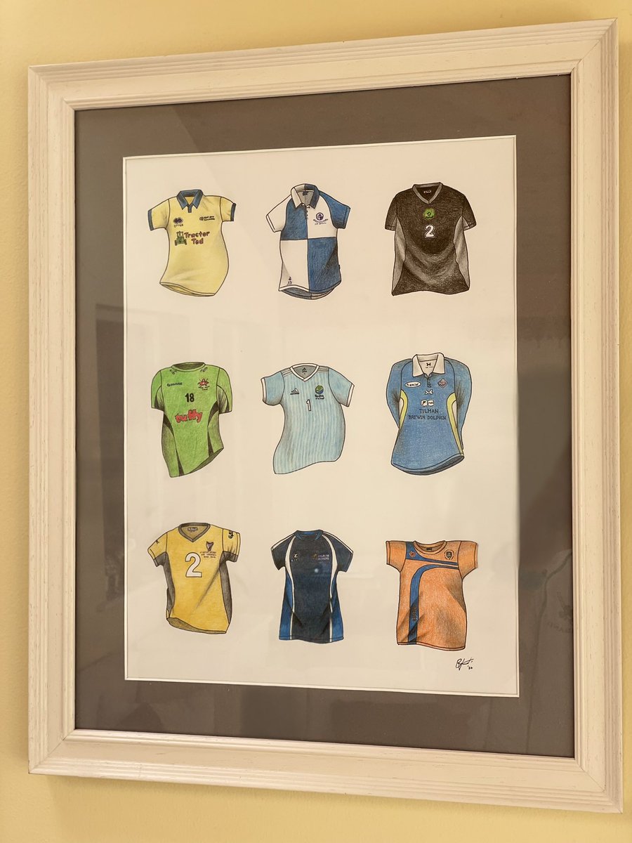westy1609's tweet photo. Finally! 2 yrs later I managed to pick up this awesome piece by @bvents08  

A lot of memories and a lot of good times were had wearing those jerseys!

@TBBHockey @StAndrewsCoDub @IreMenHockey @WPMensHockey @IIndoorhockey @TRRHC @leinsterhockey1 @DCUHockey @UCTHockeyClub https://t.co/QBxZeykUkF