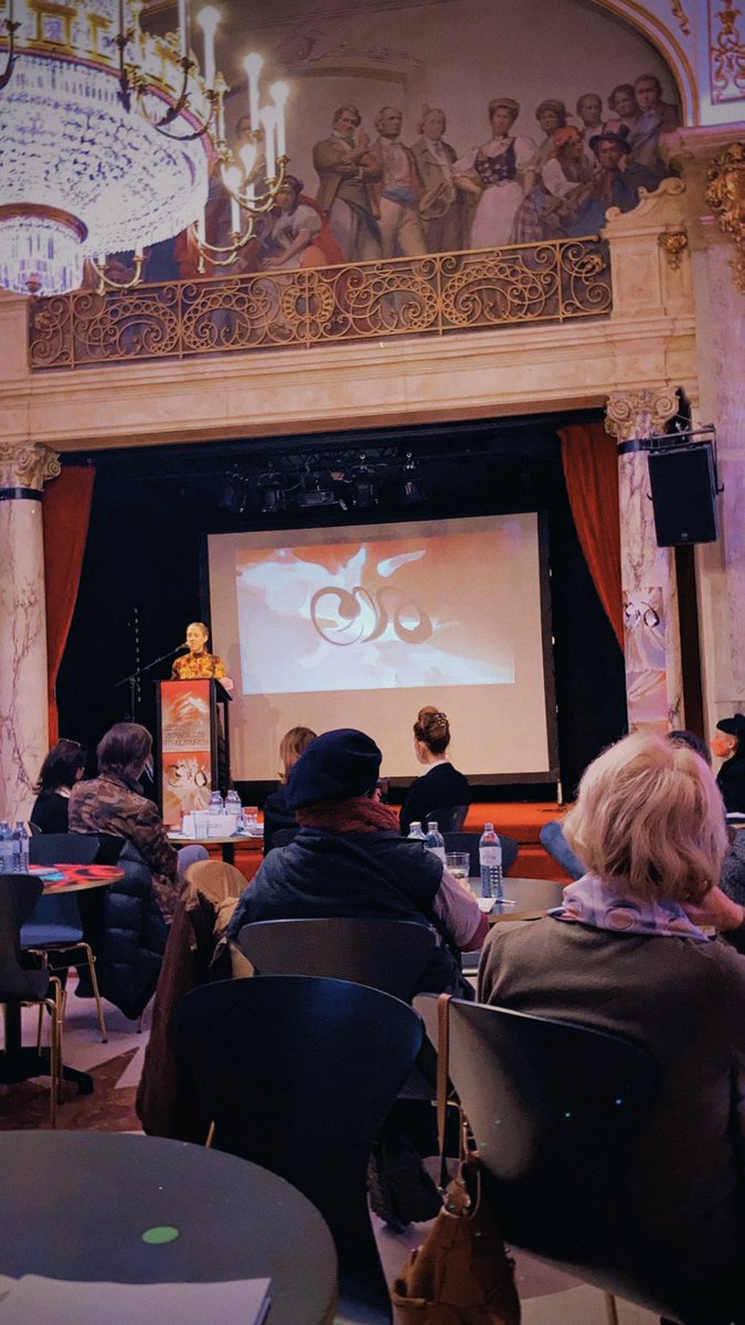 Volkstheater_W's tweet photo. #rotebar #pressekonferenz 
Momentan präsentiert das Medienkunstfestival CIVA sein Programm bei uns. Wir freuen uns sehr, Austragungsort einiger Veranstaltungen zu sein! Morgen geht ihr gesamtes Festivalprogramm online. https://t.co/YnNnHnzWO2