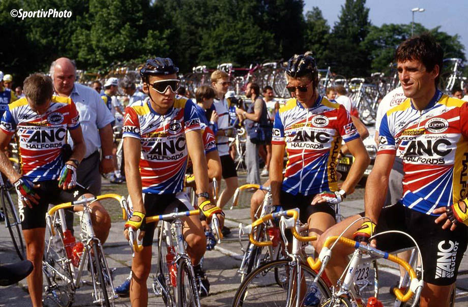 BadgesCiclismo's tweet image. 💥 GIVEAWAY💥 First giveaway of 2022, let's go! Like, follow and retweet for a chance to win this handsome, colourful little number. Winner announced Friday.