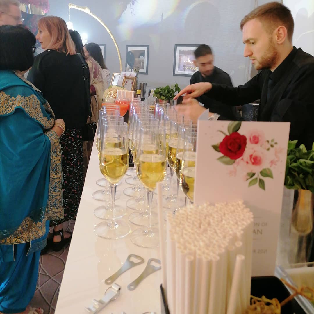 jmcocktail's tweet photo. Wedding champagne and cocktail bar service 🥂🍸
.
.
.
#cocktailsforyou
#birminghamuk
#cocktailexperts https://t.co/5UQ1wDWlUR