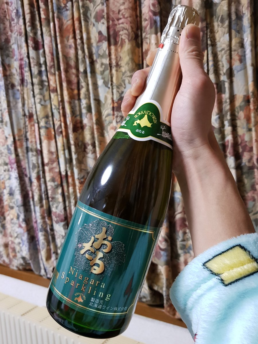 show05916647's tweet photo. ワインタイム🍷
でも、やっぱり「濃いめの��ルピス」の方がおいしい😋 https://t.co/8OVlCzJ2ji