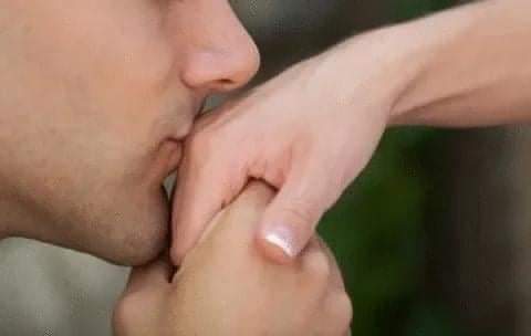 Ты и я фото. Страсть (чувство). Мужчина говорит целую что это. Говорит что любит и ночами обнимает к сердцу прижимает. Ты и я фото.