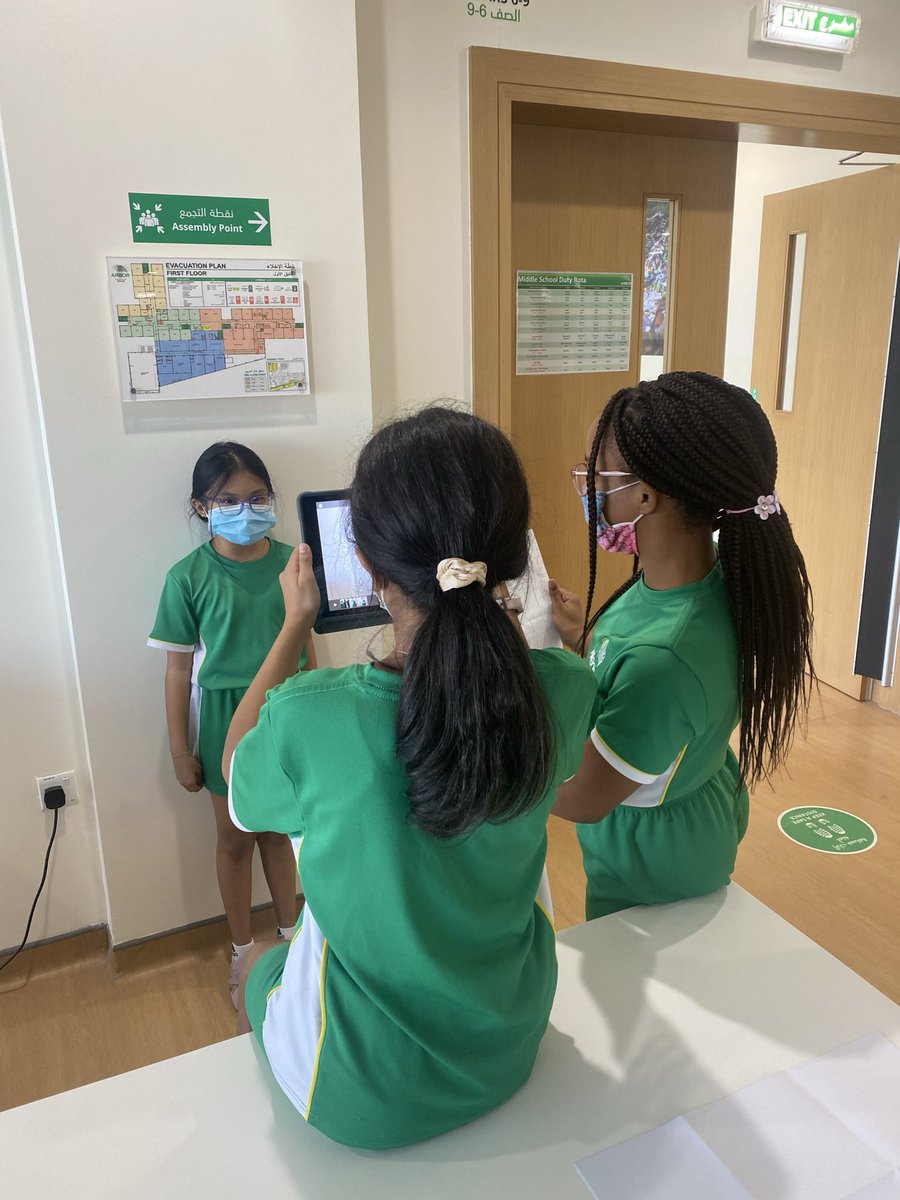 ArborEnviro's tweet photo. Do you know the difference between the circular economy and linear economy? 💭 Our @ArborYear5 students have been identifying characteristics and are almost ready to begin their #DesignThinking process! #Ecoliteracy #EducationForSustainability #CircularEconomy @ArborDubai https://t.co/kyjnpwB0Be