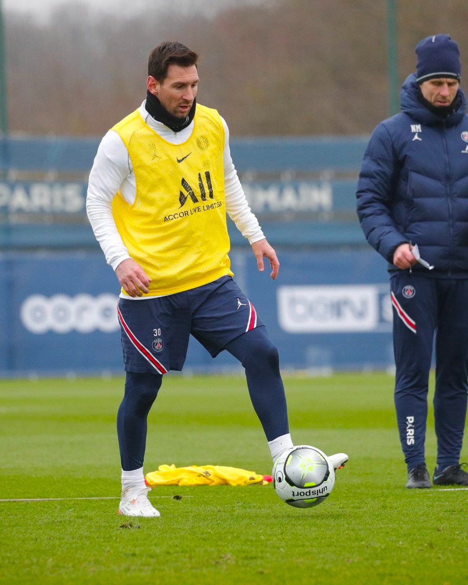 PSG_English's tweet photo. Good to see you back, Leo! https://t.co/vQ1b9kiGT7
