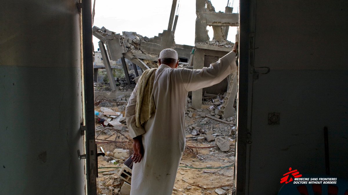 MSF_SouthAsia's tweet photo. 2009: After the outbreak of fierce fighting between the Israeli army & Hamas north of Gaza city, residents slowly returned to heavily damaged or totally destroyed homes. After a ceasefire was announced, MSF opened a surgical hospital.
#50yearsofhumanity https://t.co/yowqvi3aJ7