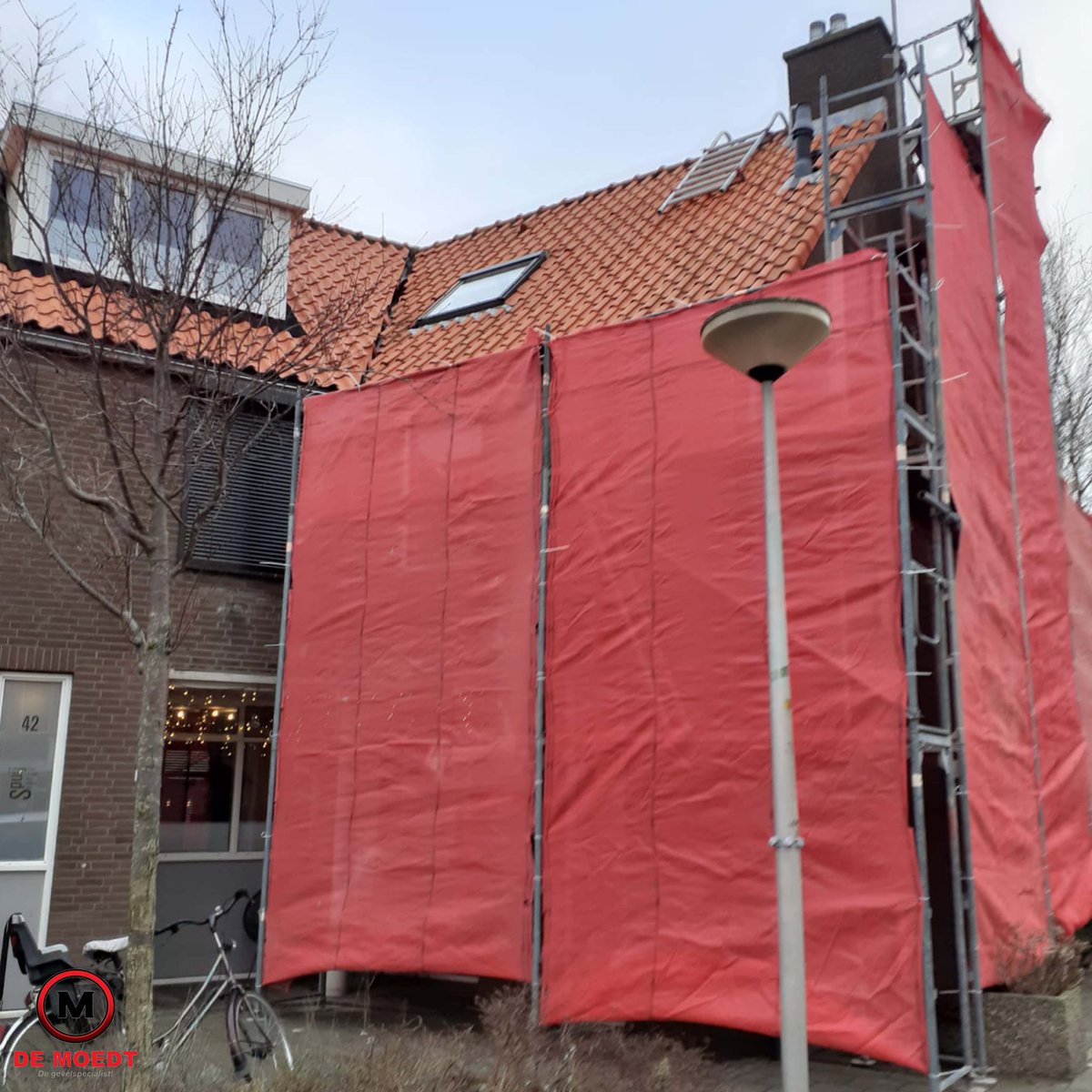 DeMoedtGevels's tweet photo. We zijn gestart met werkzaamheden aan de Kalmoes in Naaldwijk!

#demoedtgevelspecialist #demoedt #gevelspecialist #gevelreiniging #gevelrestauratie #voegwerken #stoomcleanen #naaldwijk #westland https://t.co/bt6nUnhjLZ