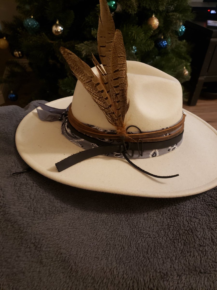 thebrimbar's tweet photo. @wfaa The second most Western thing are these hats I customized Sunday night. Creative therapy after my Boys lost. #Hattitude #Iamup https://t.co/qssluLxoMP