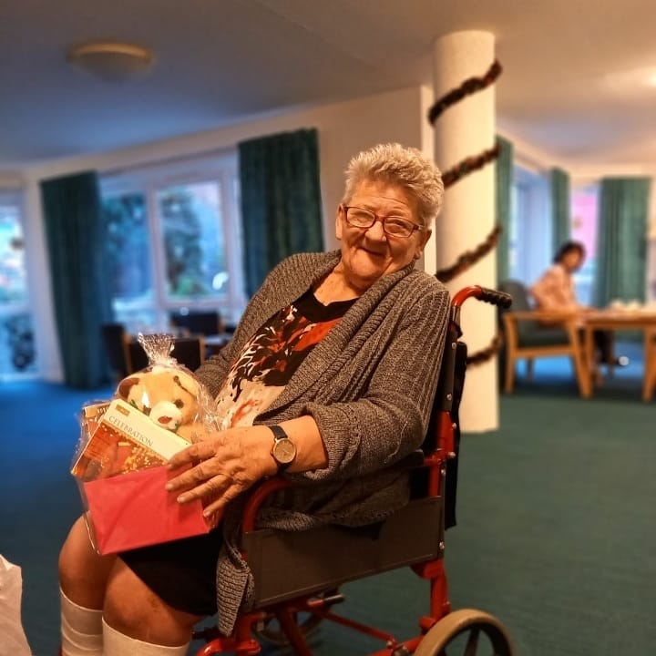 EdinburghAll's tweet photo. Pictured here are a few residents from the local sheltered housing who were absolutely delighted with their Boost Boxes. The smiles all round says it all ❤️
Funded by the National Lottery Community Fund
#nationallotterycommunityfund
#Boostbox #Shelteredhousing https://t.co/E83D7VgIEo