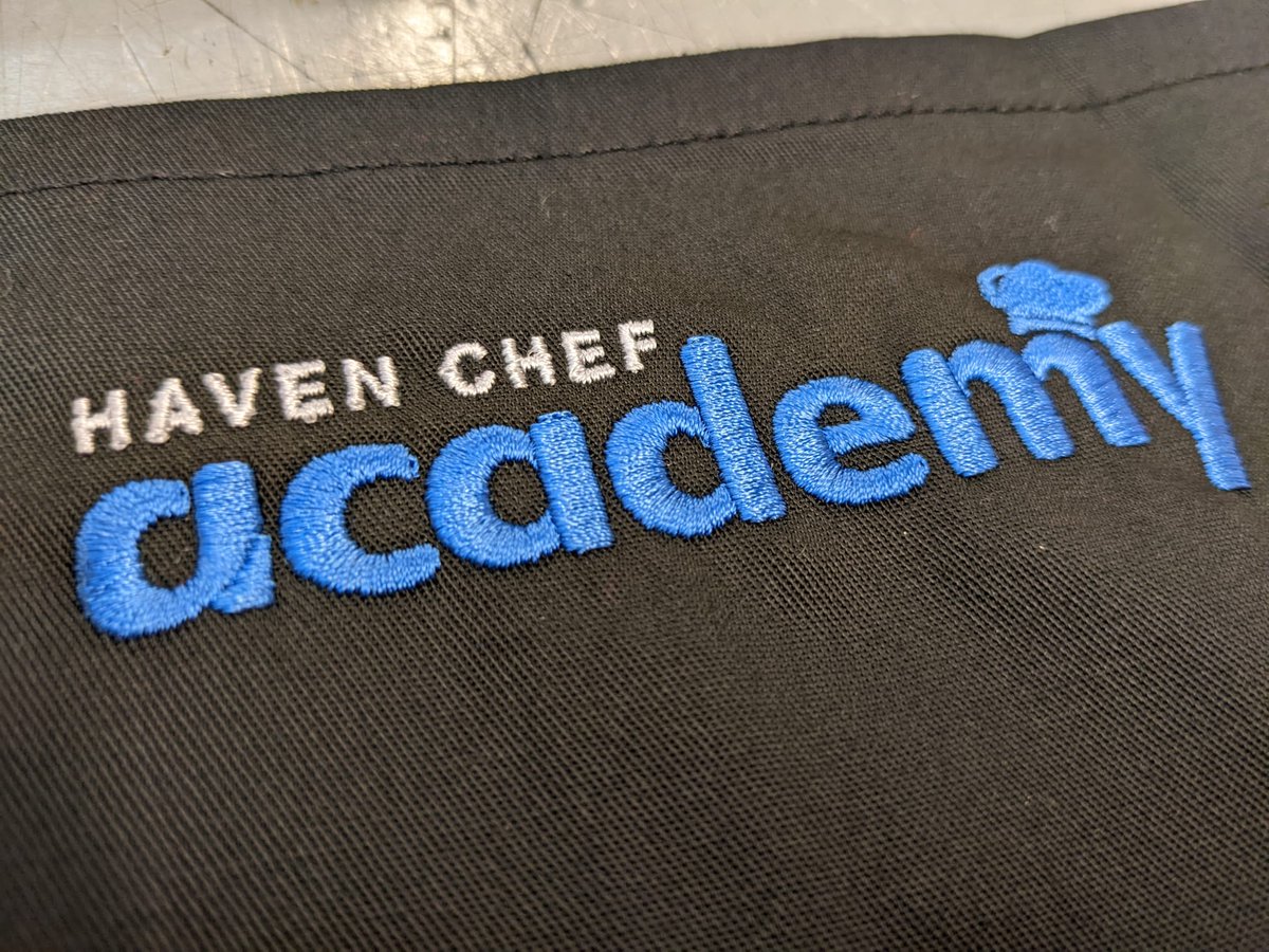 FPUniformz's tweet photo. For 2022 @haven put together an incredible opportunity for budding Chefs to "Carve" out a culinary career. through the #HavenChefAcademy
We wish all the new Students the best of luck on their new journey to becoming masters of the Culinary Arts!!! 
#haven #ChefsKiss #uniform https://t.co/1OIW35wacm