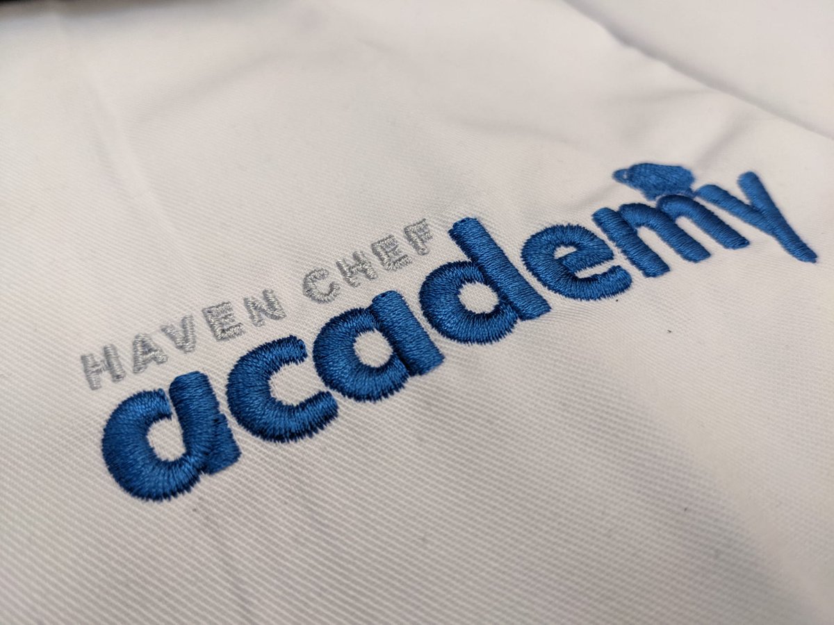FPUniformz's tweet photo. For 2022 @haven put together an incredible opportunity for budding Chefs to "Carve" out a culinary career. through the #HavenChefAcademy
We wish all the new Students the best of luck on their new journey to becoming masters of the Culinary Arts!!! 
#haven #ChefsKiss #uniform https://t.co/1OIW35wacm