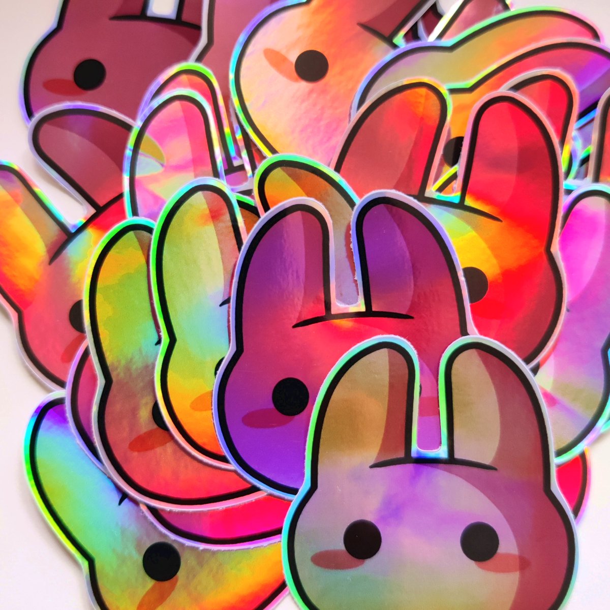 Shiitow's tweet photo. ✨Surprise ! ✨
🐰J'ai créé des petites merveilles ! 🐰
Vous pouvez maintenant afficher votre passion pour les Pinpins grâce à ces stickers holographiques et ces pin's en bois ! 
N'hésitez pas à me paasser commande avec PayPal sur https://t.co/rEfsVmXI8B https://t.co/01xF7glcIP