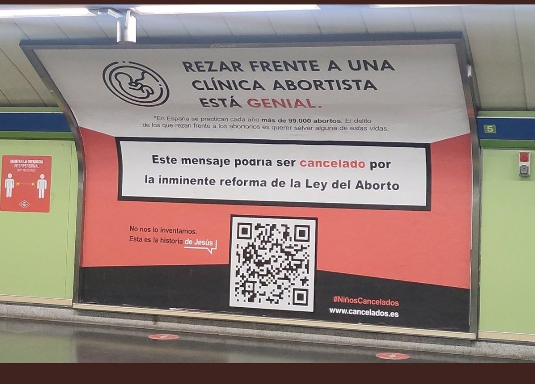 LeilaAmat's tweet photo. Ey, esto en mi pueblo es delito de odio ¿no? Así hemos amanecido en Madrid y hasta donde yo sé, en Vitoria también. https://t.co/8Pb4TcqsWx