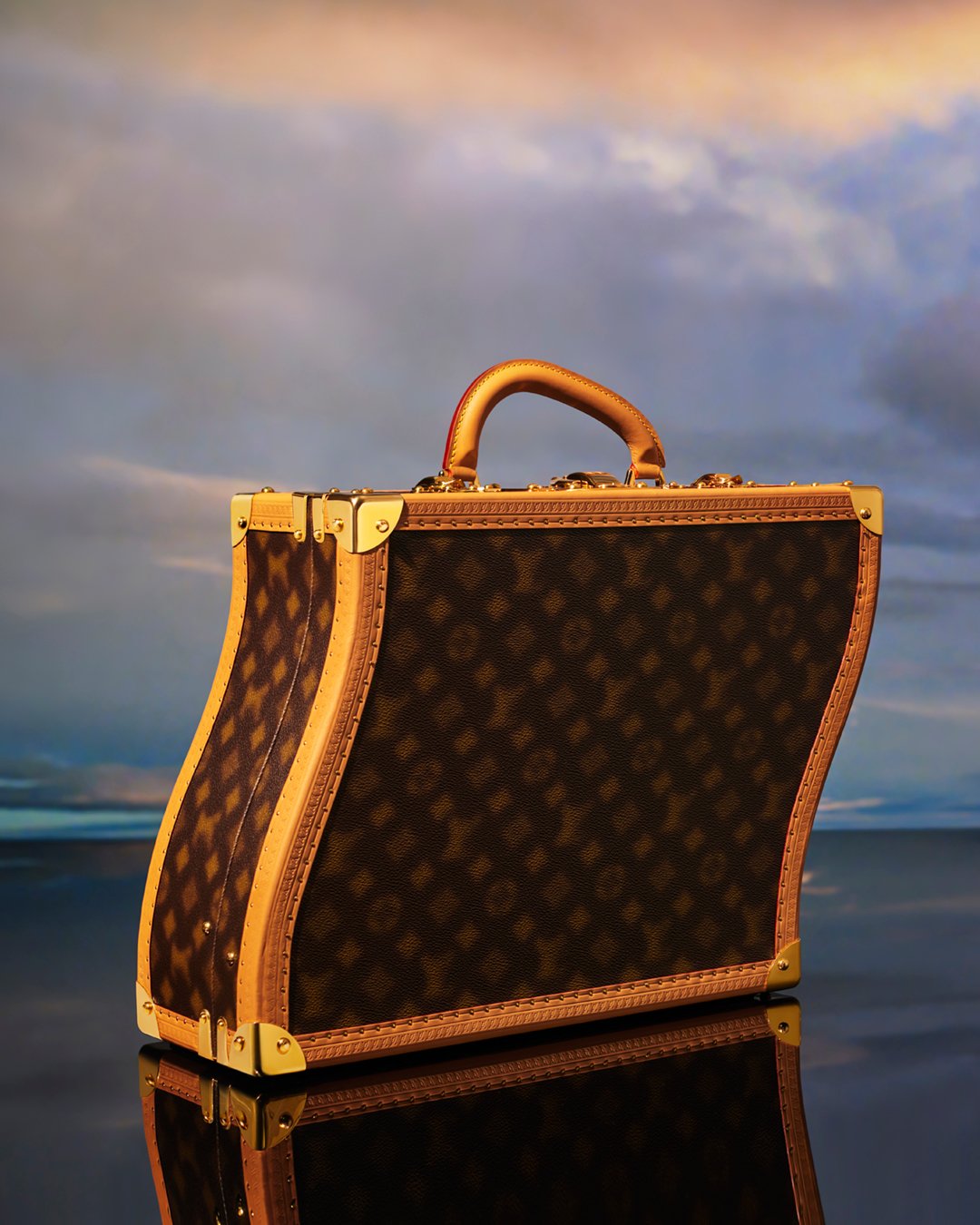 Louis Vuitton on X: #LVMenFW22 This is not Monogram. Preview of a new  piece from the next #LouisVuitton Men's Collection by Virgil Abloh. Watch  the fashion show live on Thursday, January 20th