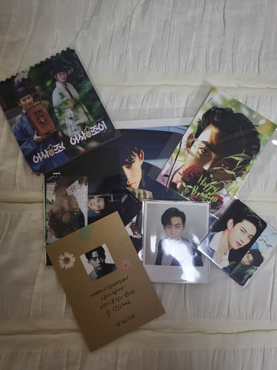 <a href="/teamgreen1227/">Team Green</a> 우편은 진즉 받았는데 이제서야 풀러보았어요..ㅜㅜ티켓뿐만이 아니라 사진 등 여러굿즈들 함께 챙겨주셔서 감사하고 좋은 이벤트와 카페 해주셔서 감사합니다~!🙏🏻💚