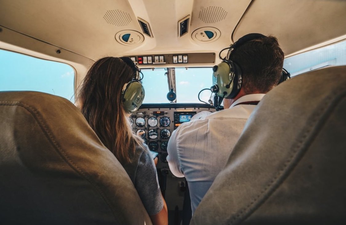 Imagen de un vuelo de Instrucción. Nuestros  instructores tienen mucha experiencia y horas de vuelo. Esperamos tu consulta