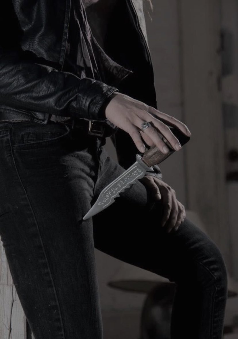 Winifred2910's tweet photo. ✔️02. Gun Girl : Francesca - 4/5

👉🏼J’avais adoré Gun Cake alors c’était un plaisir de retrouver le couple Angela/Adriano et leurs enfants. Un retour dans la mafia italienne très réussi ! https://t.co/yoR1L489x6