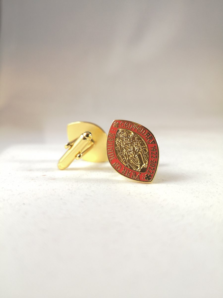 shrineshop's tweet photo. The Walsingham Centenary Pilgrim Cufflinks
Year of Jubilee: Centenary 1922–2022

An exclusive, limited edition, enamel pilgrim cufflinks, designed by Lee Harvey and manufactured by Thomas Fattorini Ltd in the United Kingdom.

https://t.co/ZXWL6i7JRl
#Walsingham https://t.co/A79LHMvjqo
