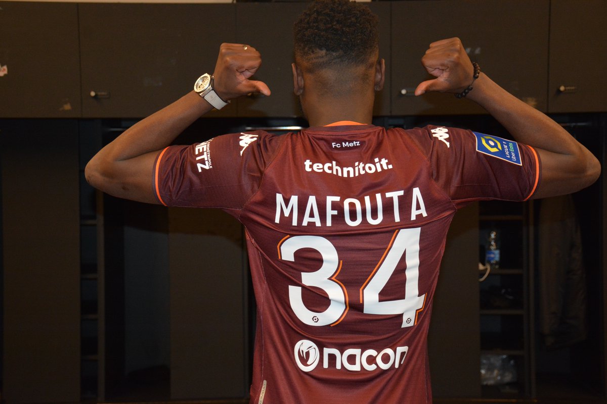 FCMetz's tweet photo. [ ℙ𝕙𝕠𝕥𝕠𝕤 ]

🤝 𝐿𝑜𝑢𝑖𝑠 𝑀𝑎𝑓𝑜𝑢𝑡𝑎 𝑥 𝐹𝐶 𝑀𝑒𝑡𝑧

📸 Les premiers clichés de notre nouvelle recrue avec le maillot grenat 👇 https://t.co/j9h7WLnzzK