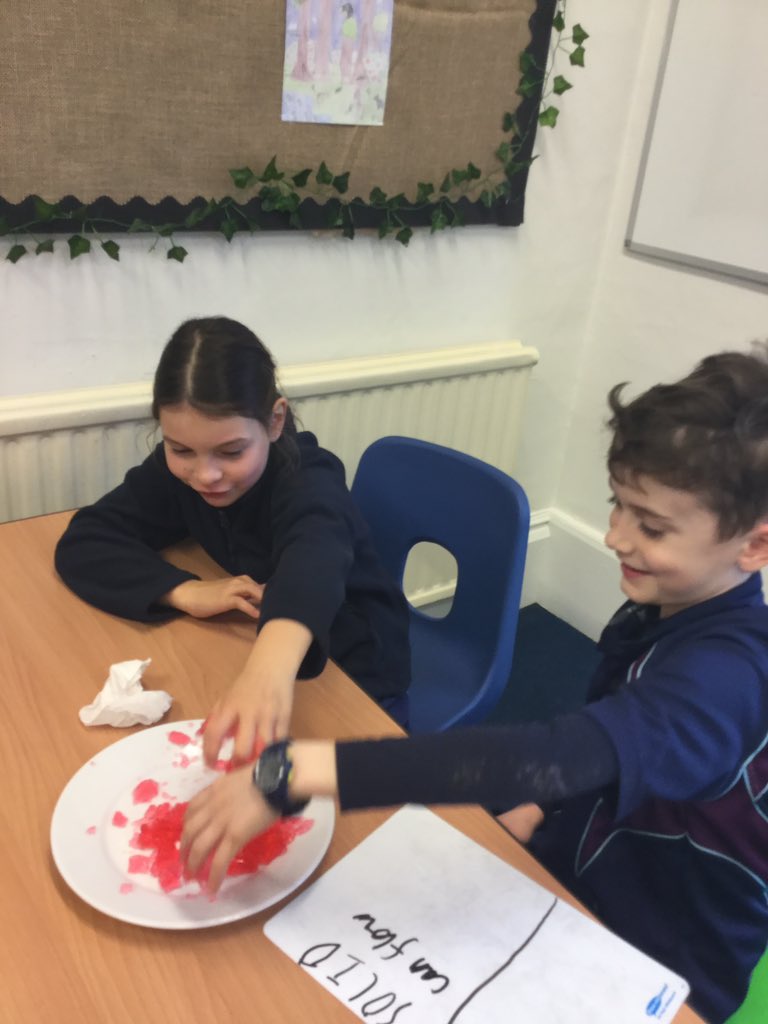 CarrdusYear4's tweet photo. Year 4 have been looking at States of Matter. We did an investigation to find out whether jelly and foam are a solid, liquid or gas. Or does it have a mixture of properties? #science #experiment https://t.co/i6rfXez4L7