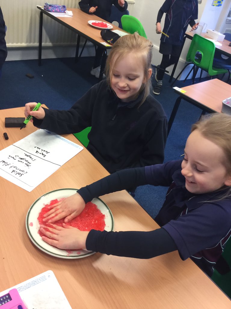 CarrdusYear4's tweet photo. Year 4 have been looking at States of Matter. We did an investigation to find out whether jelly and foam are a solid, liquid or gas. Or does it have a mixture of properties? #science #experiment https://t.co/i6rfXez4L7