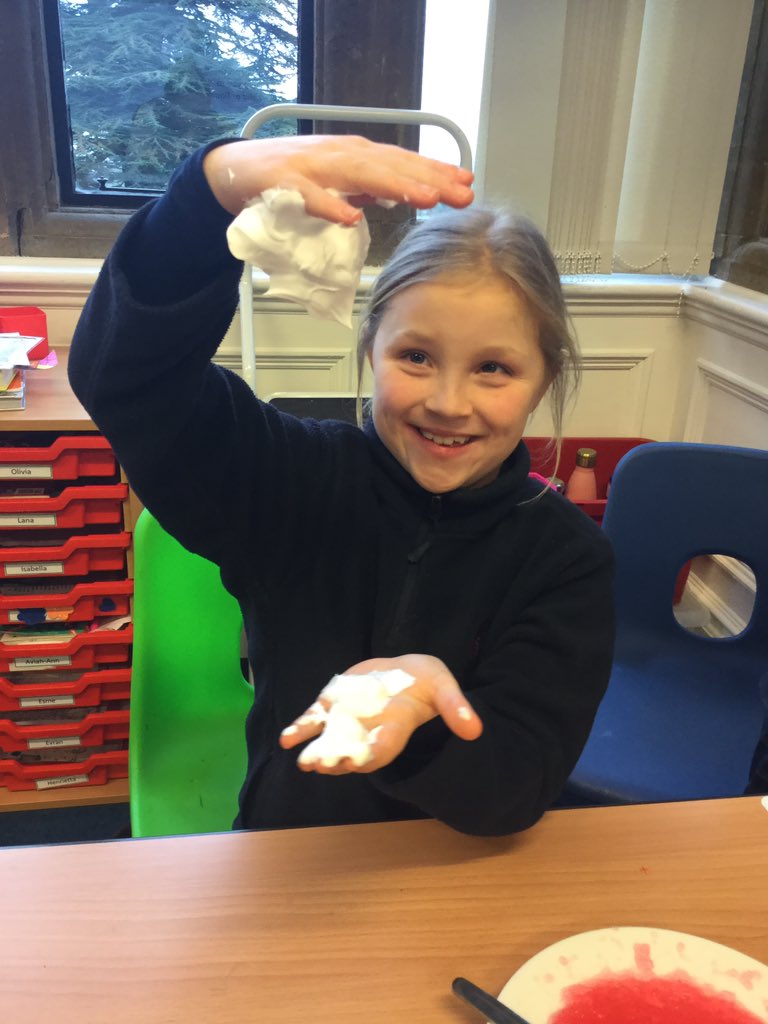 CarrdusYear4's tweet photo. Year 4 have been looking at States of Matter. We did an investigation to find out whether jelly and foam are a solid, liquid or gas. Or does it have a mixture of properties? #science #experiment https://t.co/i6rfXez4L7