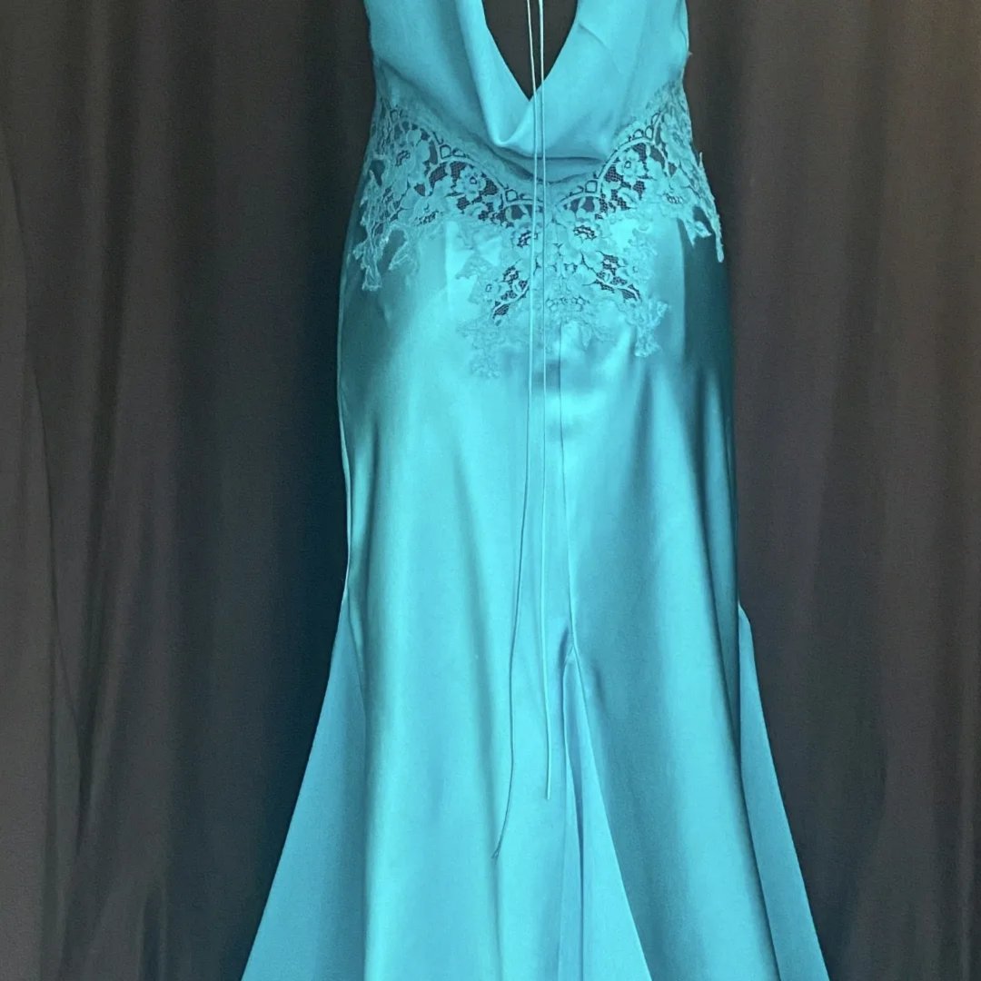 JaneWoolrichLtd's tweet photo. Heading To A Special Client Today 
Made To Order In Bluegrass Silk
Jane Woolrich Couture https://t.co/R4AQYrsjS3 
#silklingerie #Couture #bespokelingerie #designerlingerie #beautifulcolour @estelle_adony @TrousseauLtd @UpliftInAp @LingerieBriefs https://t.co/nA3fSDeacq