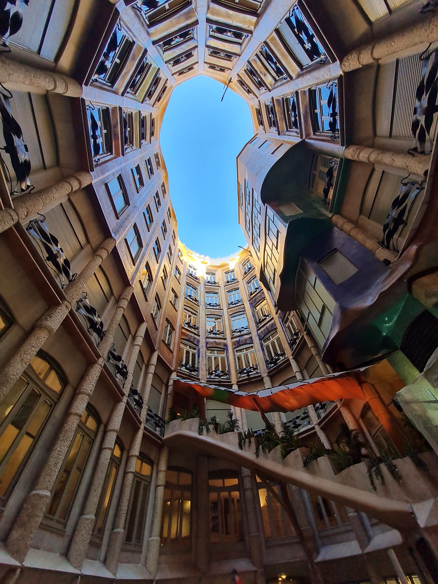 La Pedrera-Casa Milà tweet media