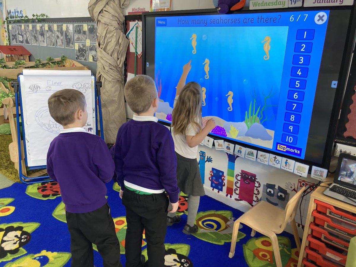 OffasMeadAc's tweet photo. #DRAGONCLASS Today we have been using the interactive board to play maths games. It is really helping us to learn our numbers to 10! https://t.co/VveMUquDlk