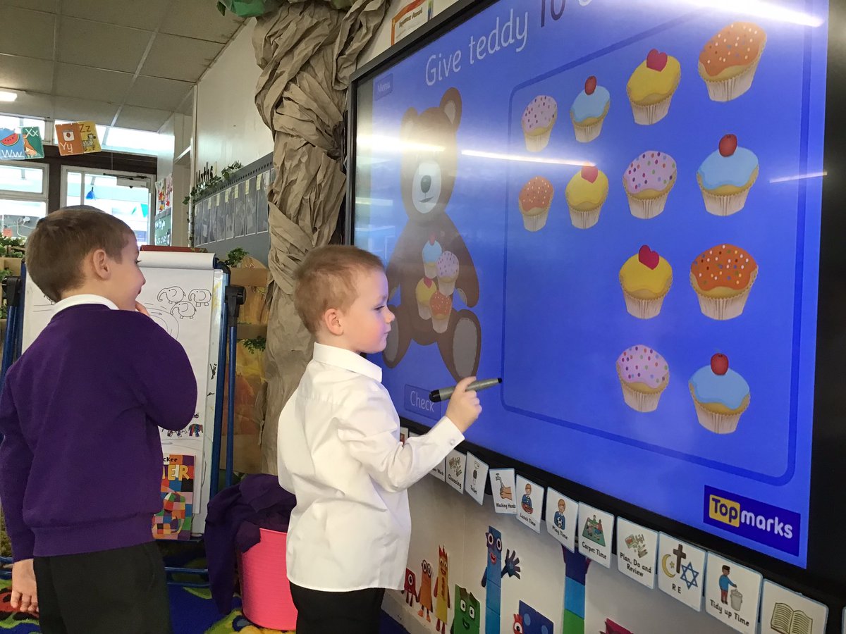 OffasMeadAc's tweet photo. #DRAGONCLASS Today we have been using the interactive board to play maths games. It is really helping us to learn our numbers to 10! https://t.co/VveMUquDlk