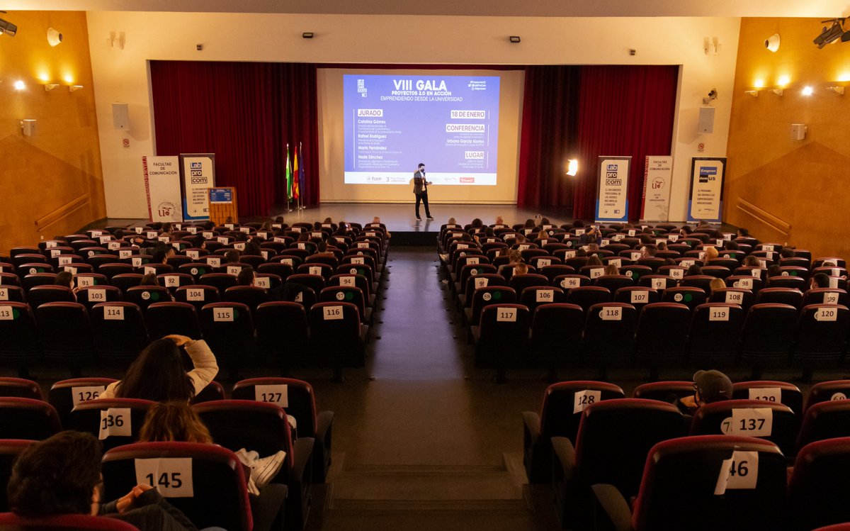 HadaMSG's tweet photo. Muchas gracias a @javiermm94, presentador de la Gala y a Javier Ruiz, Miguel García, Antonio Almagro y a todos y cada uno que han integrado la logística de la Gala #Proyeccom22. https://t.co/lCY2tg0S9k