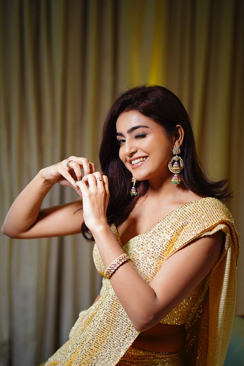 ManiAshok13's tweet photo. Happy Girls are the prettiest 💕
Latest Stills of Gorgeous Avantika Mishra, riding high with the success of her recent tamil release #EnnaSollaPogiraai 
#AvantikaMishra @Avantika_mish @onlynikil 
@onlynikil https://t.co/ZhiOjxQvXu