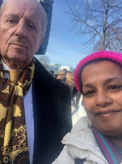 Mita !!! Mitatje ? Waar ben je toch? 
Wij zijn nieuwsgierig hoe jou rechtszaak is verlopen! Kom nou eens met de uitspraak dan!!
Aan je advocaat zal het niet liggen.