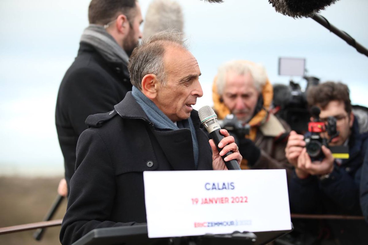ZemmourEric's tweet photo. L’Europe d’Emmanuel Macron est une Europe sans corps, une Europe sans tête et une Europe sans âme.
#Calais #PourMoiLEurope https://t.co/ld51FNmgEh