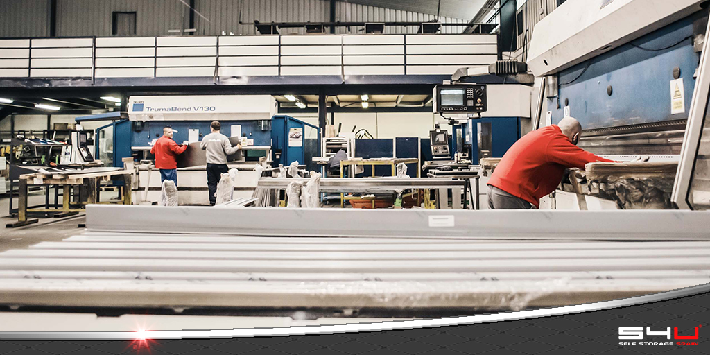 Space4You_ofi's tweet photo. 🏭 Todos los trasteros de Space For You se fabrican en nuestras instalaciones de Griñón (Madrid).

⚙️ Empleamos la última tecnología para trabajar los diferentes materiales y garantizar los acabados más depurados.

👉🏻 https://t.co/7MCPwEYq7T

#S4U #Trasteros #Fábrica #SelfStorage https://t.co/k6BAspkJfT