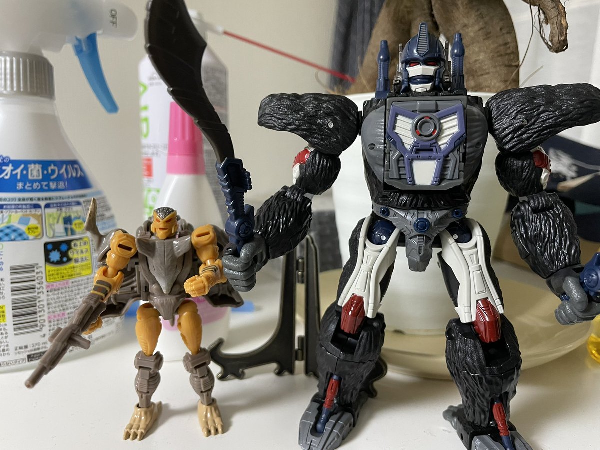 トランスフォーマー 届いた
コンボイがちゃんとコンボイだしラットルもちゃんとラットルしてる…
当時品からめちゃくちゃ進化しててびっくり
他のも欲しくなったけどすでにプレミアついてるのもあってつらみ… https://t.co/UCSKmyqmnT