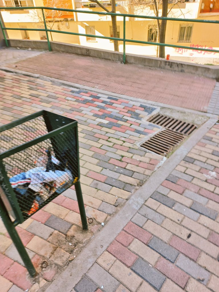 Tan cerca, tan lejos