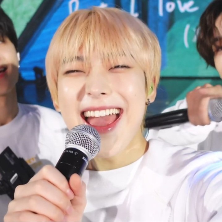 it's like a polaroid love~