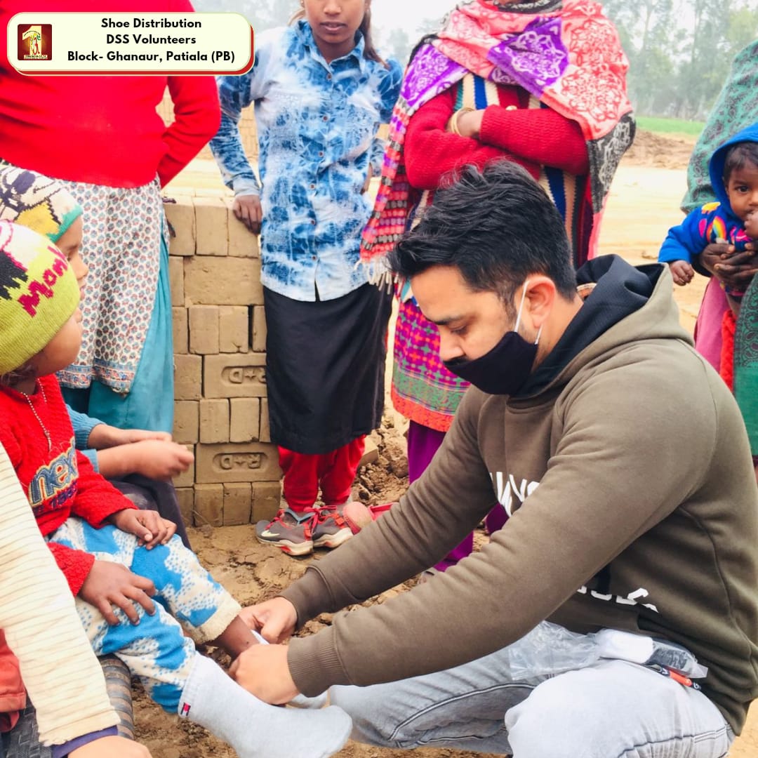 DSSNewsUpdates's tweet photo. Shoes Donation by DSS Volunteers, Ghanaur, Patiala, Punjab following the pious teachings of Saint Dr. @Gurmeetramrahim Singh Ji Insan
#DeraSachaSauda #SaintDrMSG #SaintDrGurmeetRamRahimSinghJi #ClothBank #137WelfareWorks #Donation #donations https://t.co/kevpA8LCKQ