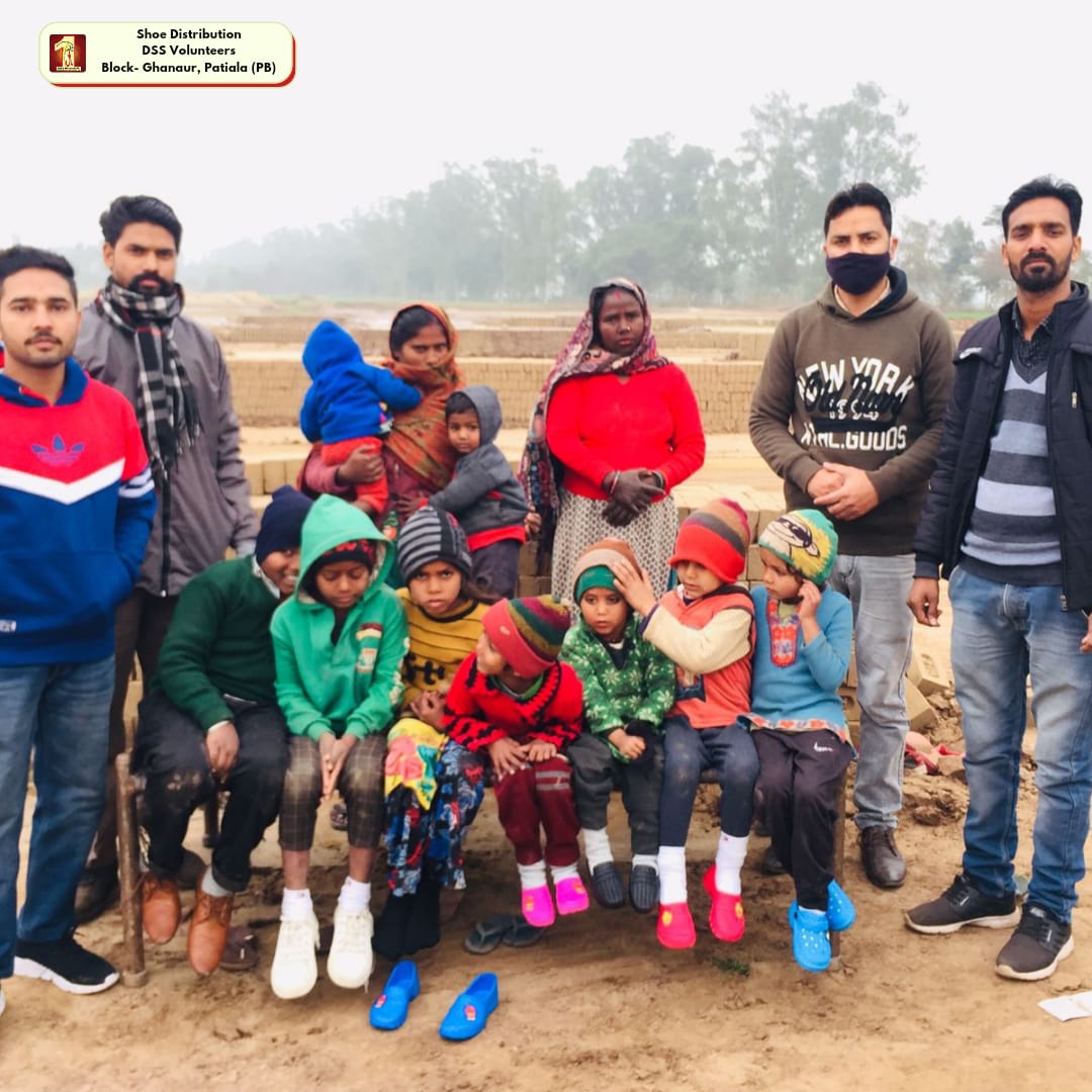 DSSNewsUpdates's tweet photo. Shoes Donation by DSS Volunteers, Ghanaur, Patiala, Punjab following the pious teachings of Saint Dr. @Gurmeetramrahim Singh Ji Insan
#DeraSachaSauda #SaintDrMSG #SaintDrGurmeetRamRahimSinghJi #ClothBank #137WelfareWorks #Donation #donations https://t.co/kevpA8LCKQ