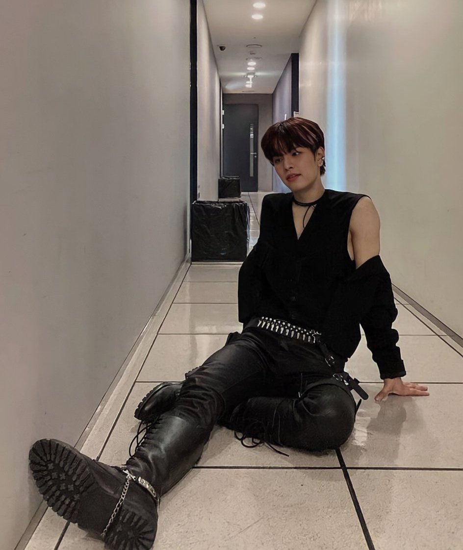 hi, i am kyle alexian "shan" ramirez from <a href="/nzwzrskz/">ica.</a>'s 1975 au. 3rd year pol sci. 1/8 supremos.

like/rt to be mutuals. please retweet to spread, too. thank you.