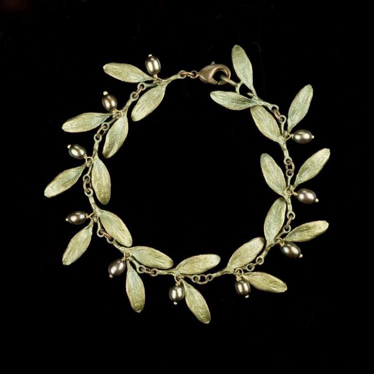 ToB_Athens's tweet photo. Activity II: Silver olive accessories 🫒

เชิญสร้างสรรค์ผลงาน ณ ซุ้มสอนถักเครื่องประดับรูปทรงใบมะกอกจากเครื่องเงินและพลอยชนิดต่างๆ ท่านจะทำรัดเกล้า สร้อย แหวน ปิ่น หรือกำไลคู่รักที่มีชิ้นเดียวบนโลกก็ย่อมได้!

หรือถ้ายากไป ก็มีเครื่องประดับเงินแบบทำสำเร็จราคาย่อมเยาให้เลือกซื้อ https://t.co/tl1kxK67lB